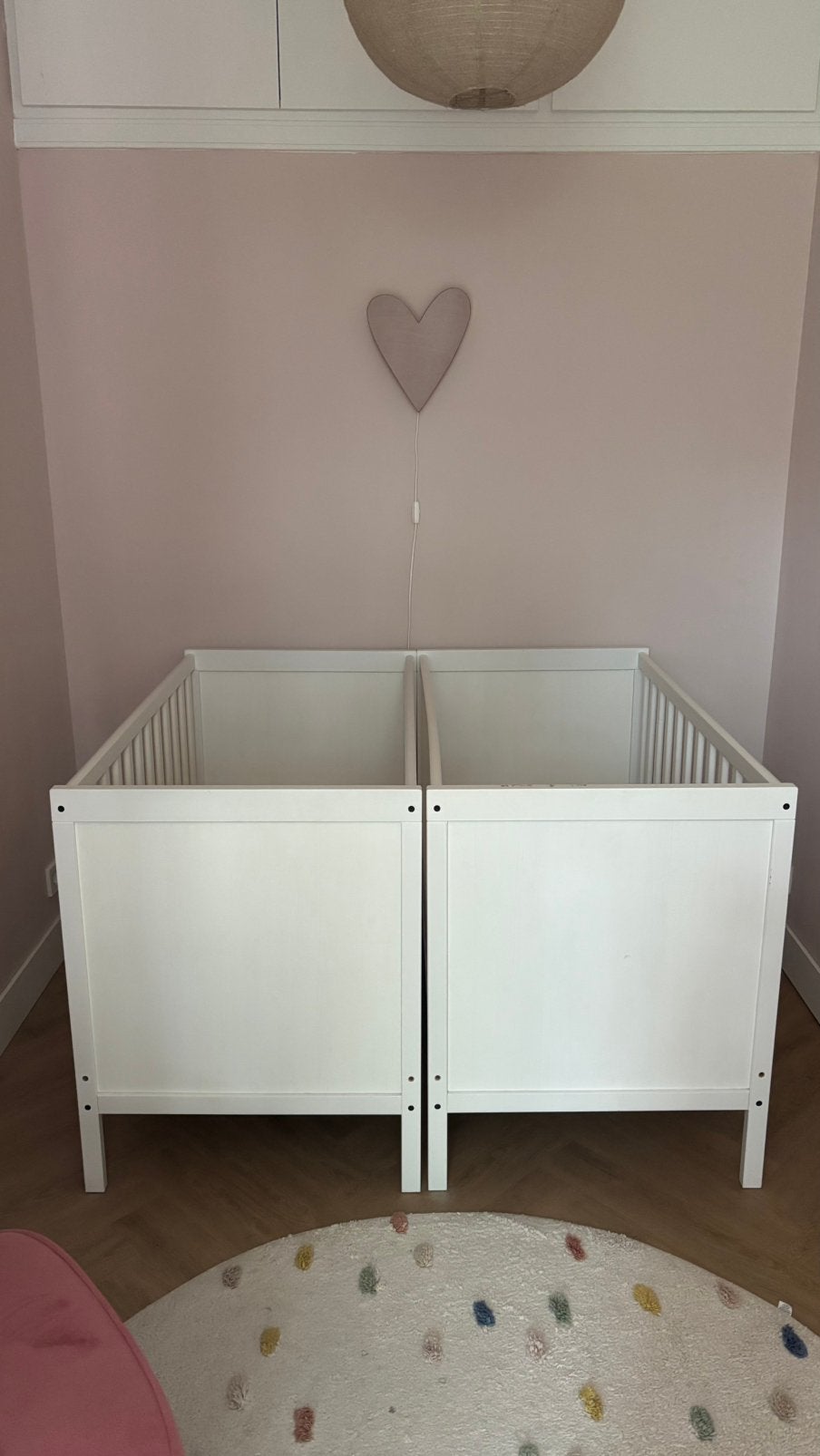 Tweeling - Ledikant 60x120 IKEA SUNDVIK + JÄTTETRÖTT matras, Kinderen en Baby's, Ophalen, Gebruikt, Ledikant