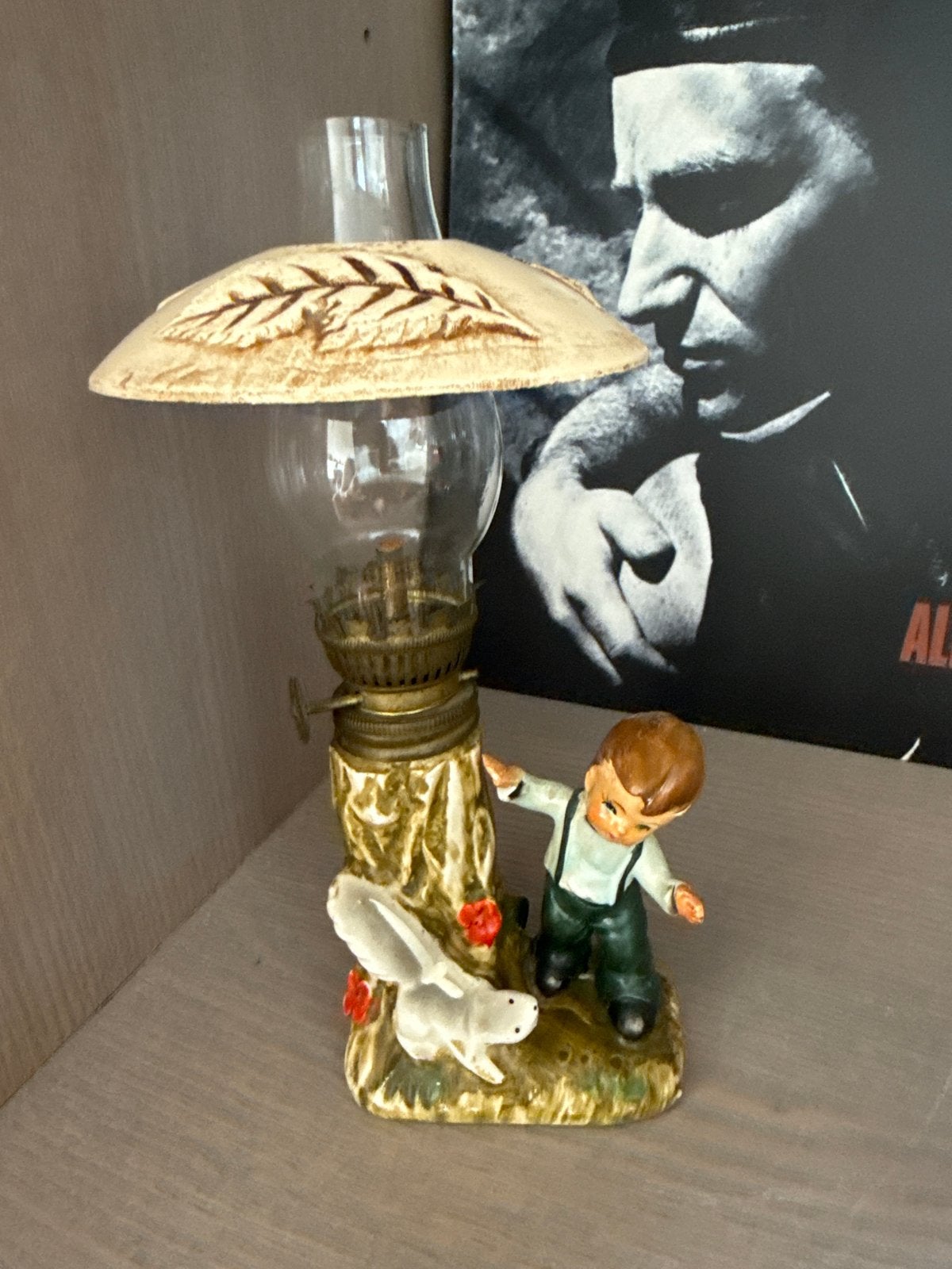 Vintage olielamp met jongen en eekhoorn, Ophalen of Verzenden