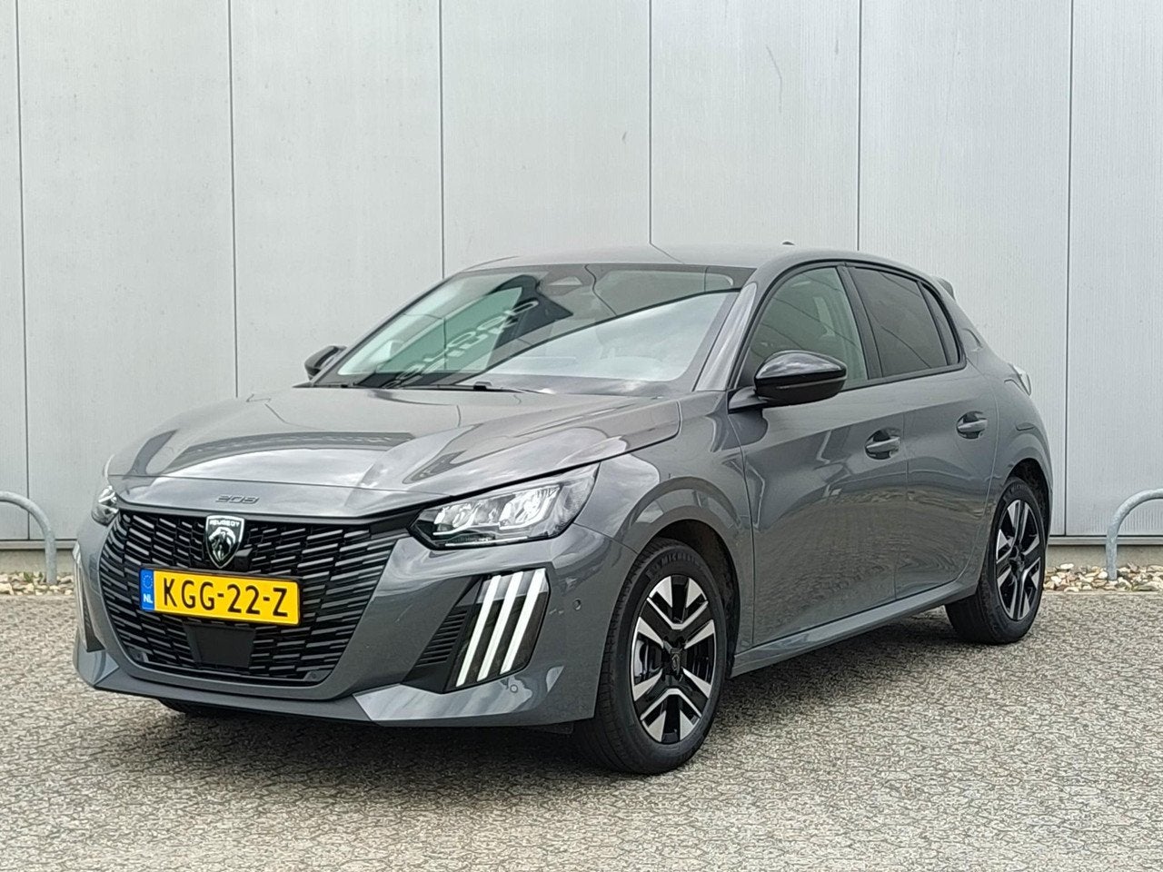 Peugeot 208 1.2 Hybrid 110pk Allure Automaat | Navigatie | P, Auto's, Automaat, Gebruikt, 1199 cc, Bedrijf