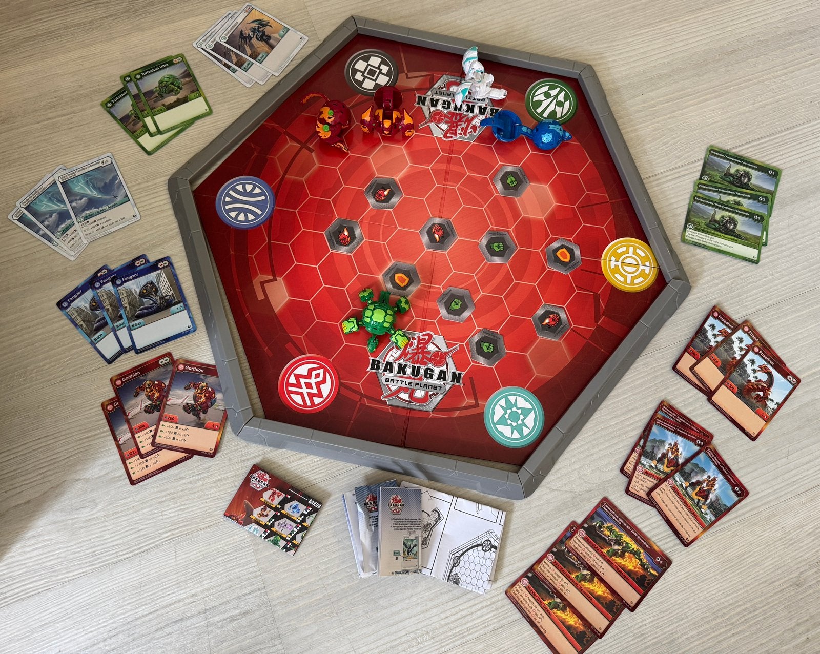 Bakugan battle planet set Incl 5 bakugan figuren zgan, Ophalen of Verzenden, Zo goed als nieuw