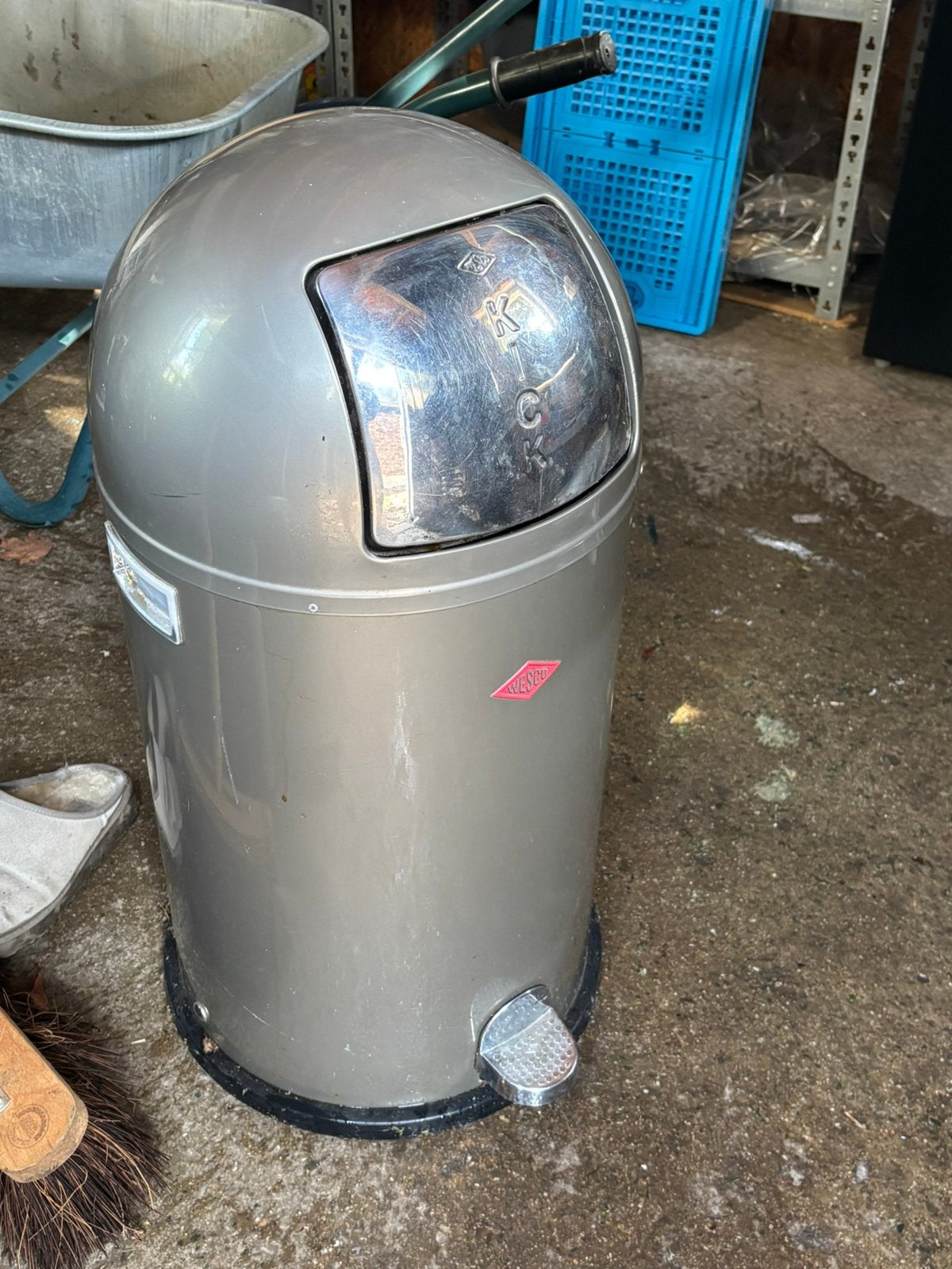 Wesco kickboy, Huis en Inrichting, 40 liter of meer, Ophalen, Gebruikt, Kunststof