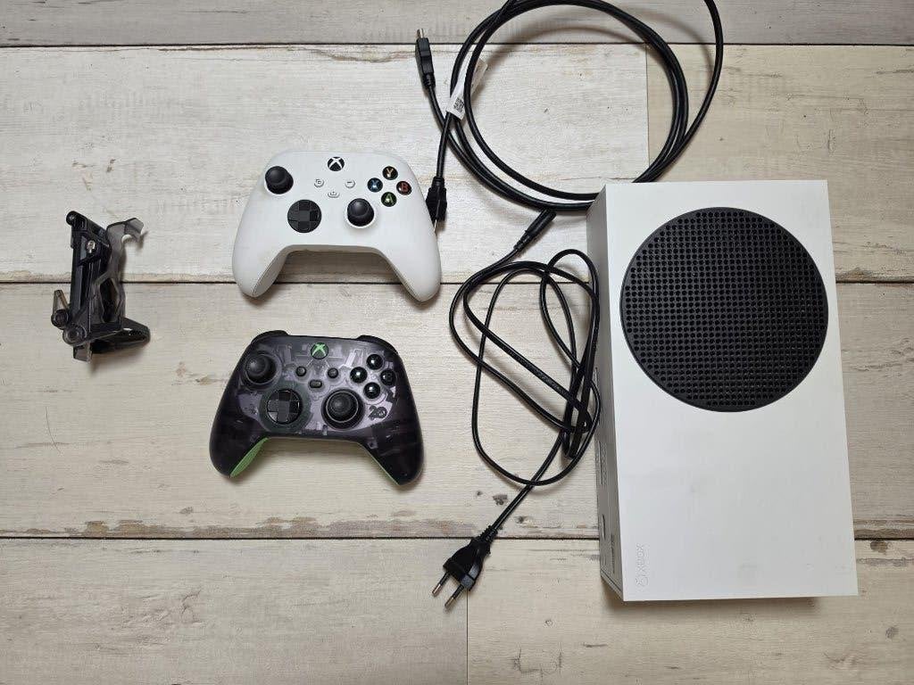 Xbox Series S + 2 controllers, Ophalen of Verzenden, Zo goed als nieuw