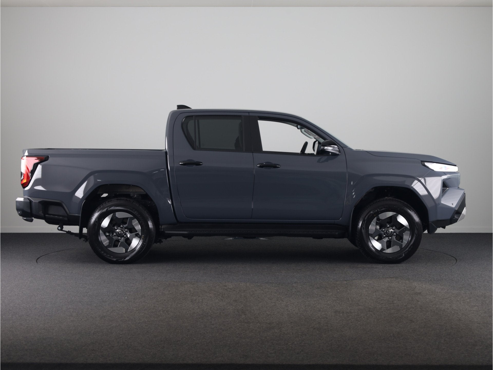 Toyota HILUX Professional Dubbel Cabine 59,2 kWh Electric *D, Auto's, Bestelauto's, Automaat, 196 pk, Zwart, 254 km