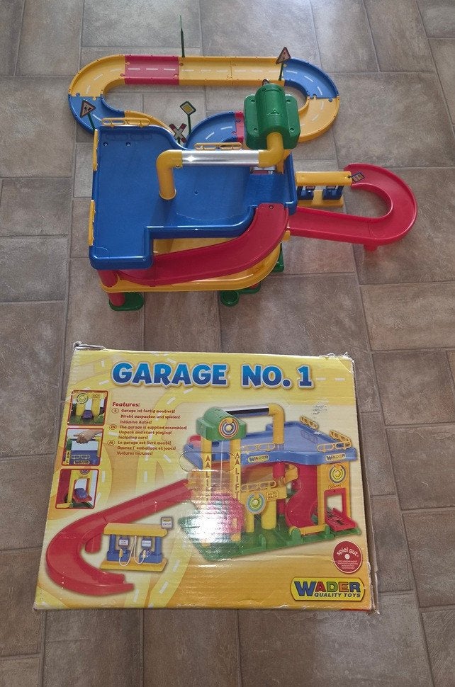 Gebruikte Wader garage met carwash en benzinepomp. € 24,95, Ophalen of Verzenden, Zo goed als nieuw