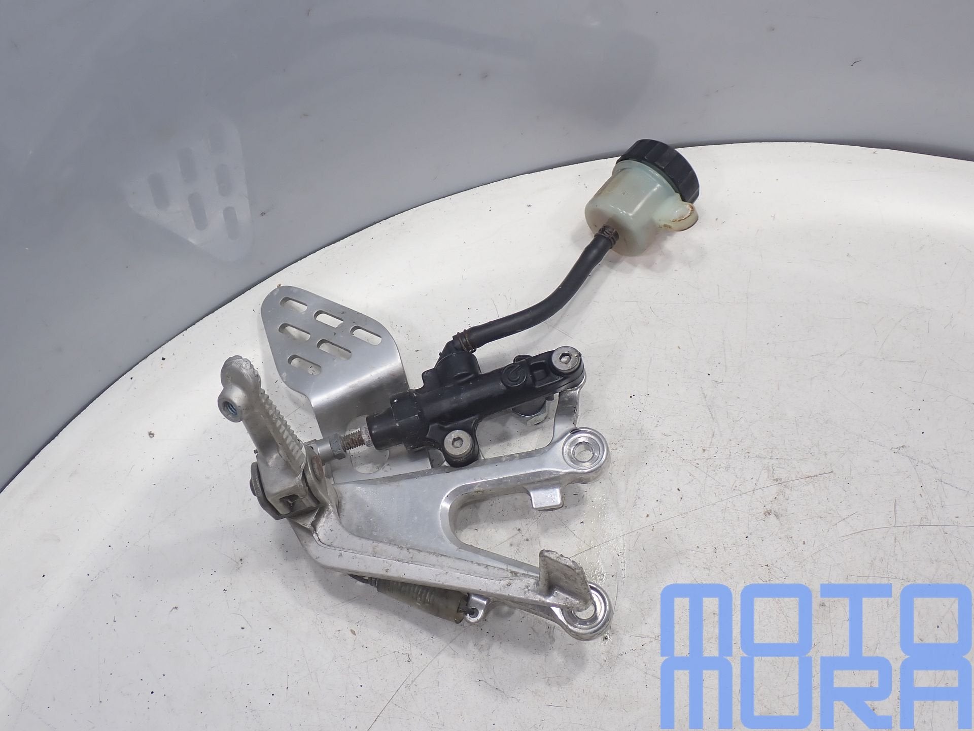 Yamaha R6 2003 - 2005 voetsteun rechts rempedaal rechter sch, Motoren, Onderdelen | Yamaha, Gebruikt, -, -, Ophalen of Verzenden