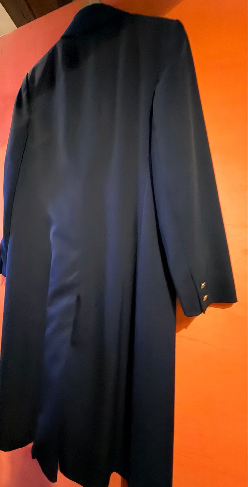Vintage donkerblauwe lange jas met gouden knopen, Ophalen of Verzenden, Zo goed als nieuw, Maat 38/40 (M), Blauw