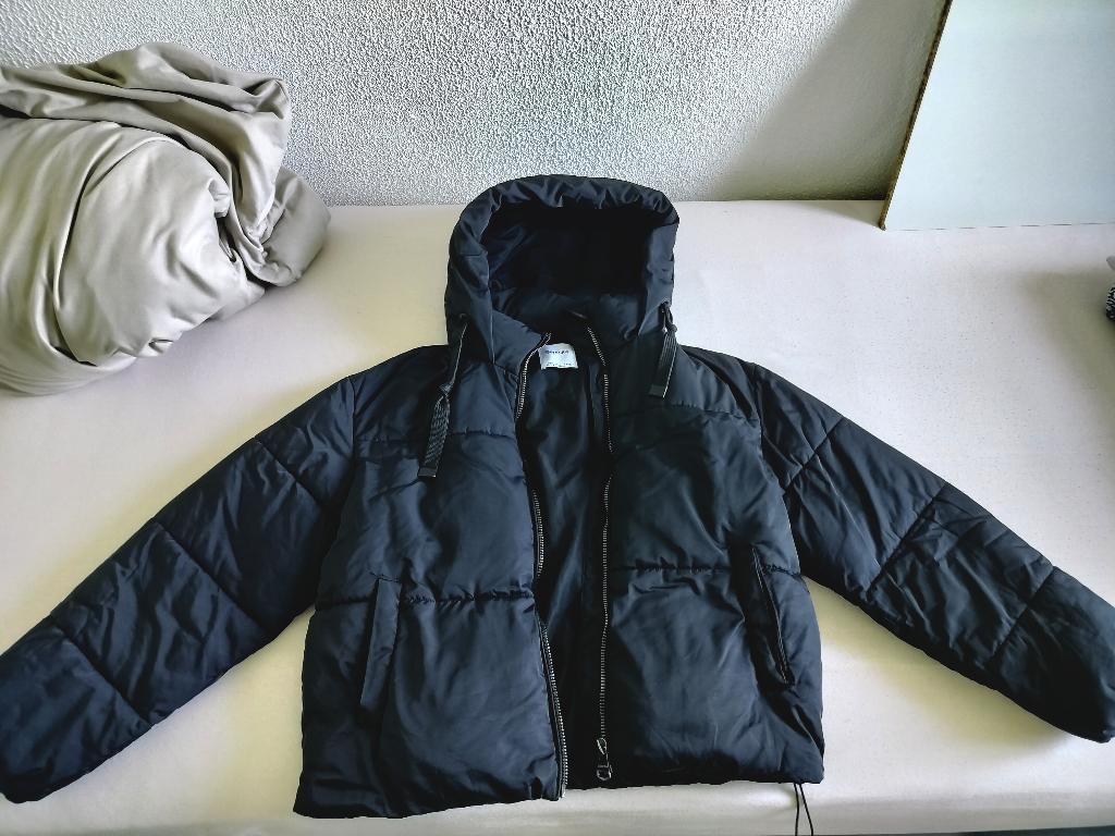 Bershka Puffer Jacket | Black | Good condition, Kleding | Dames, Jassen | Winter, Zwart, Maat 36 (S), Gedragen, Bershka