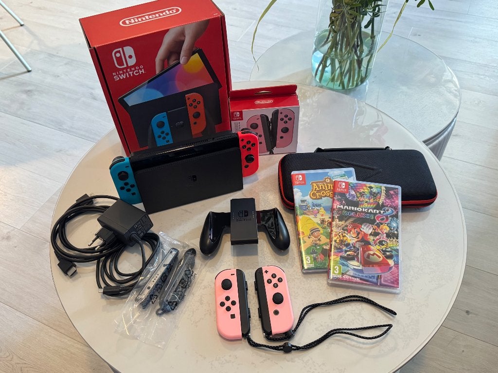 Nintendo Switch OLED met extra Joy-cons en games, Met games, Met 2 controllers, Zo goed als nieuw, Switch OLED