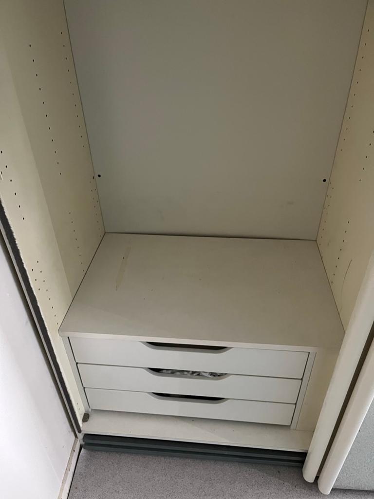 Grote kledingkast met 3 schuifdeuren en spiegel, Huis en Inrichting, Ophalen, Gebruikt, Met deur(en), 200 cm of meer