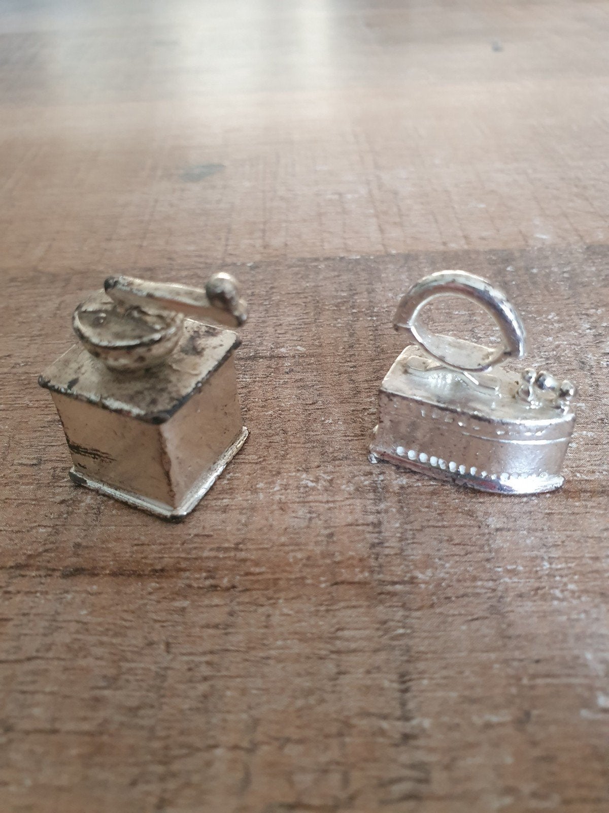 Miniatuur koffiemolen en strijkijzer, Antiek en Kunst, Ophalen of Verzenden
