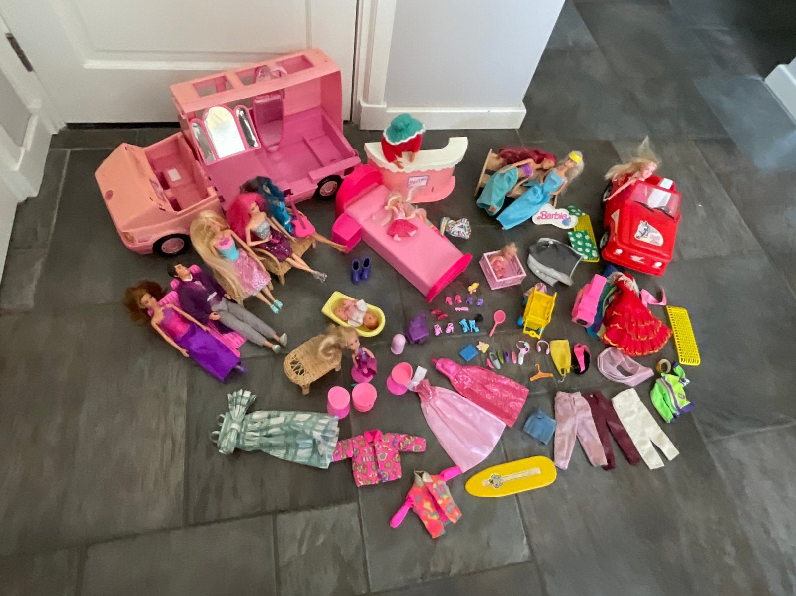 Barbie speelset met 8 grote barbie’s, Ophalen of Verzenden, Zo goed als nieuw, Barbie