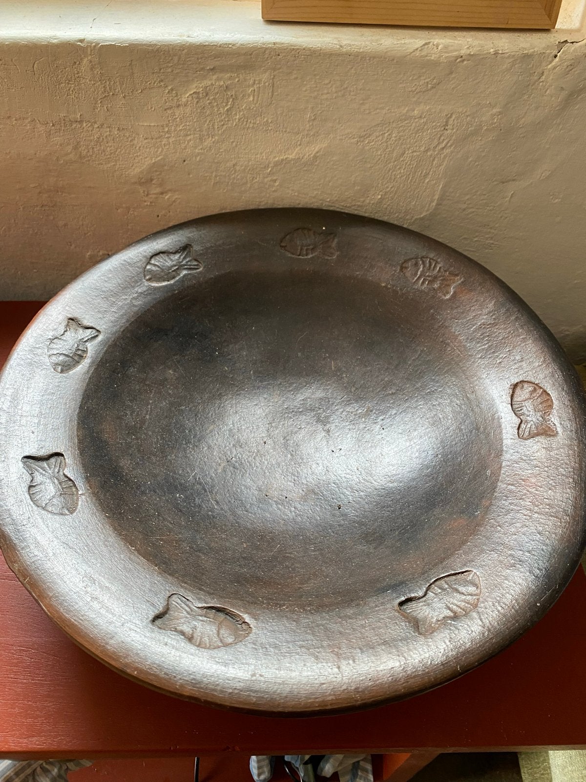 Decoratieve schaal met vissen reliëf, Antiek en Kunst, Ophalen