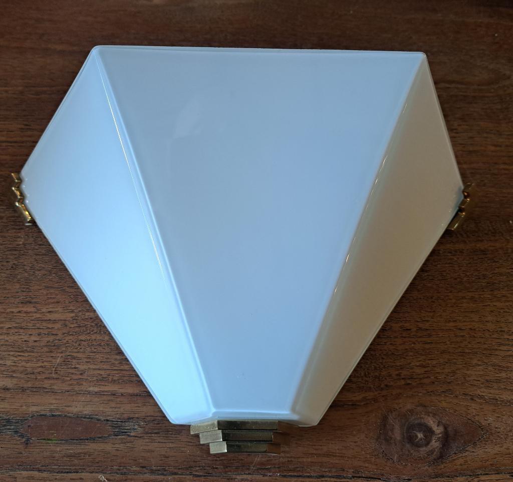 12 Art Deco wandlampen echt melkglas en messing 35 cm breed, Ophalen