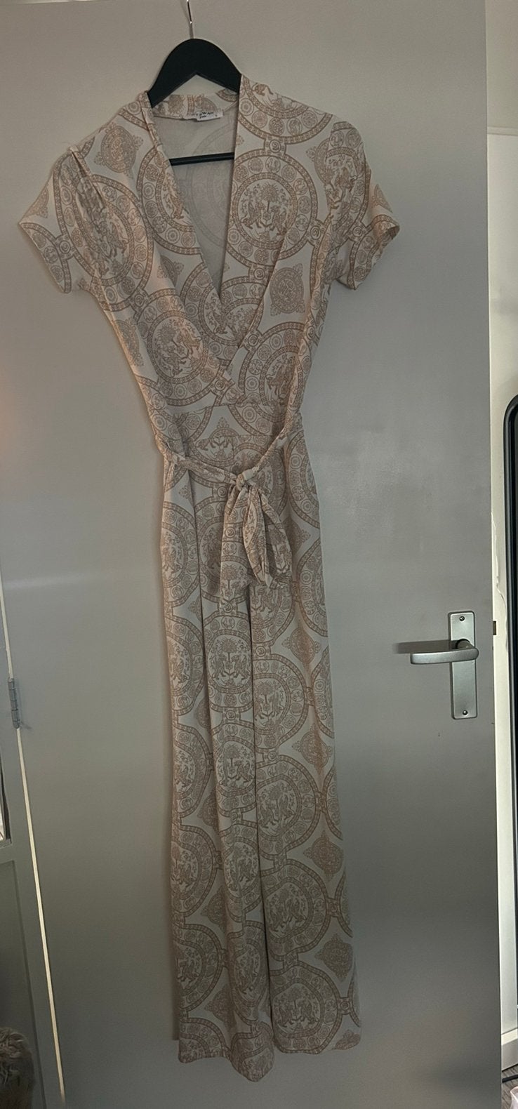 By Swan jumpsuit beige/wit, maat L, Ophalen of Verzenden, Nieuw, Maat 42/44 (L), Beige