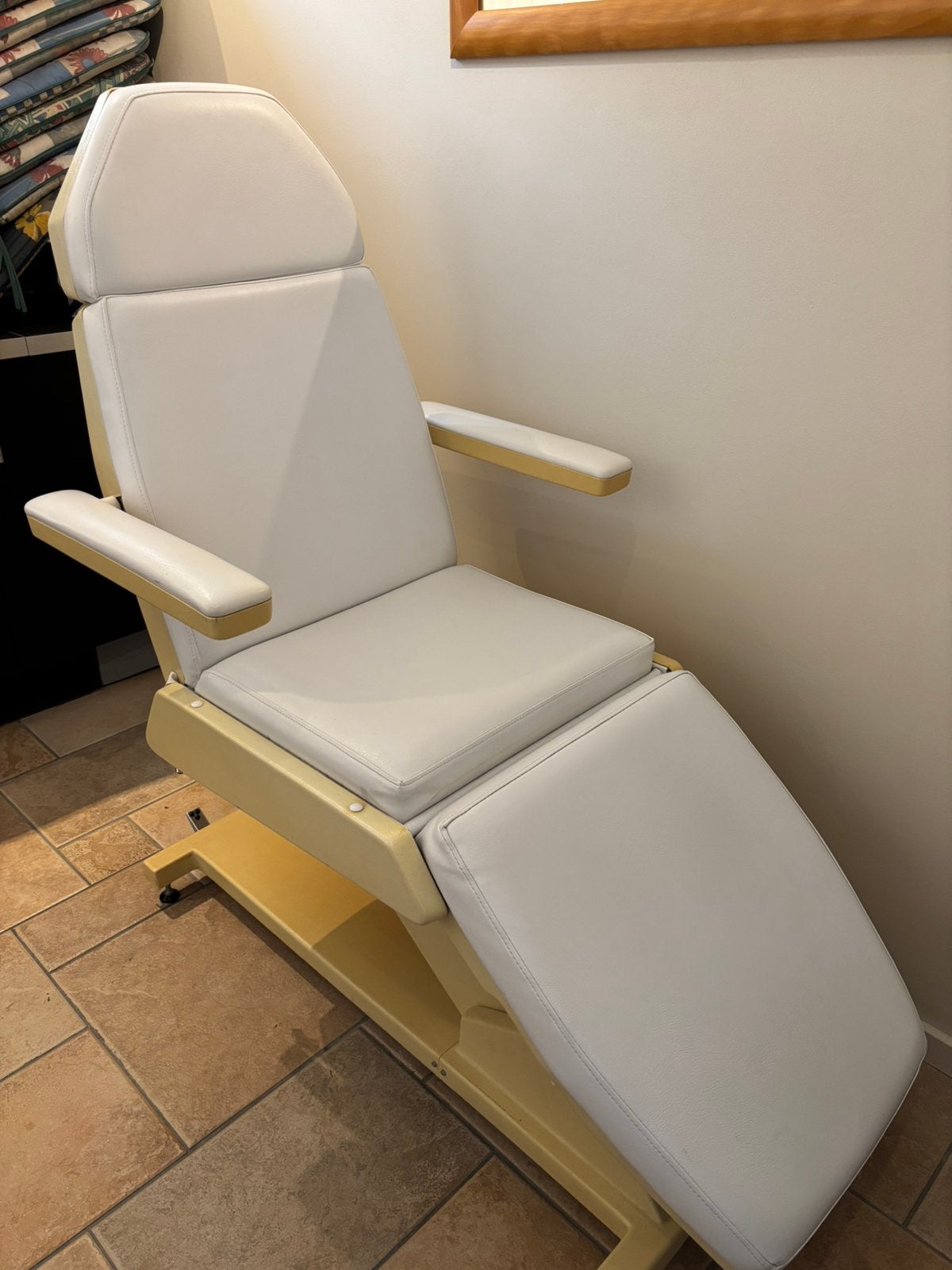 Behandelstoel, Ophalen, Zo goed als nieuw, Massagetafel
