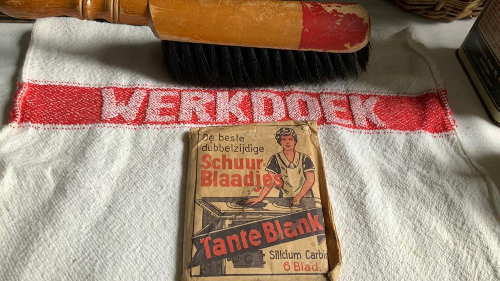 Pakje schuurblaadjes Tante Blank voor het poetsen van kachel, Ophalen of Verzenden
