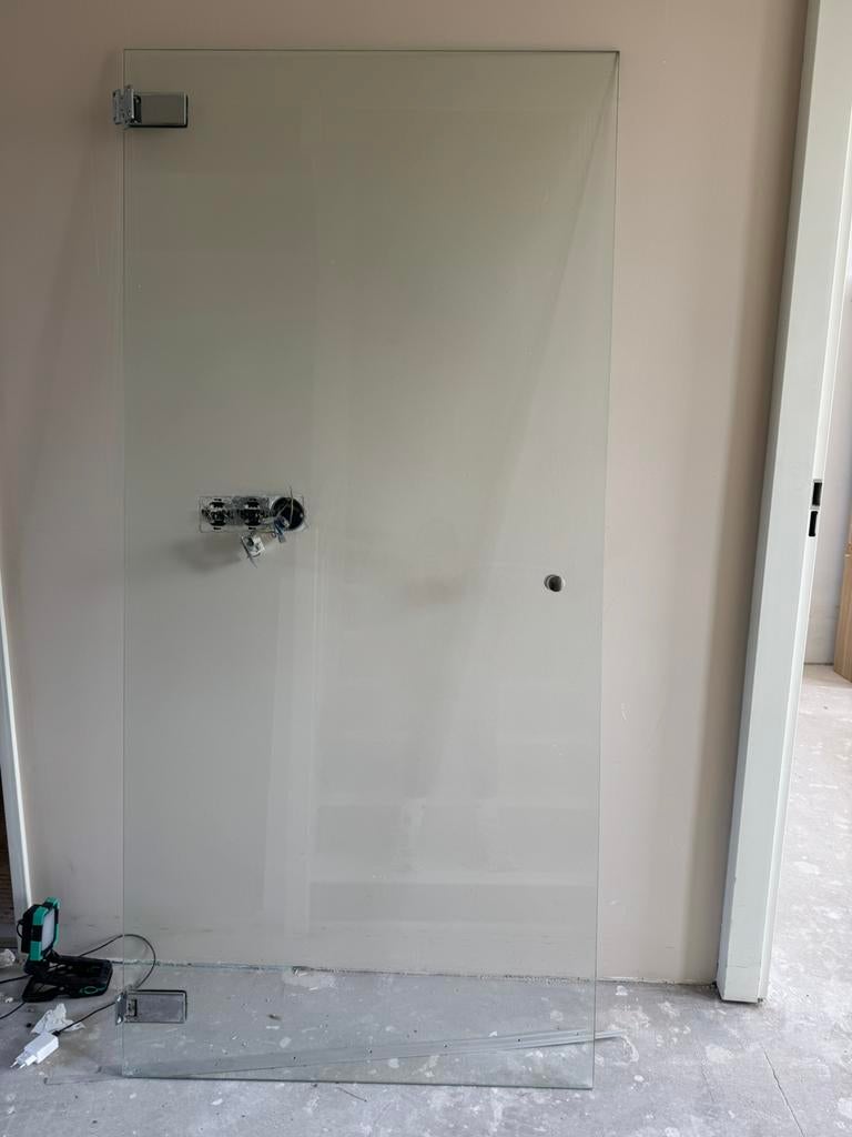 Douche deur glas, Huis en Inrichting, Ophalen, Overige typen, 50 tot 100 cm, Zo goed als nieuw