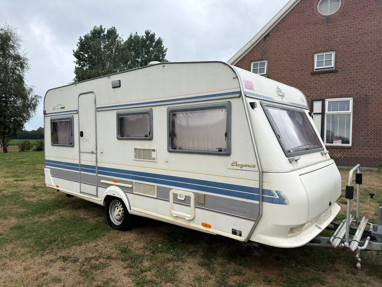 Hobby 470 (1997) | Rondzit | Voortent | Fietsendrager, Caravans en Kamperen, Caravans, Rondzit, Hobby, Bedrijf, 750 - 1000 kg