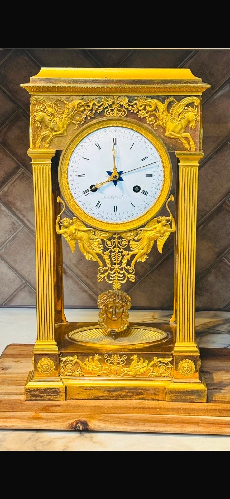 Bronzen pendule met dagaanduiding, Antiek en Kunst, Ophalen of Verzenden