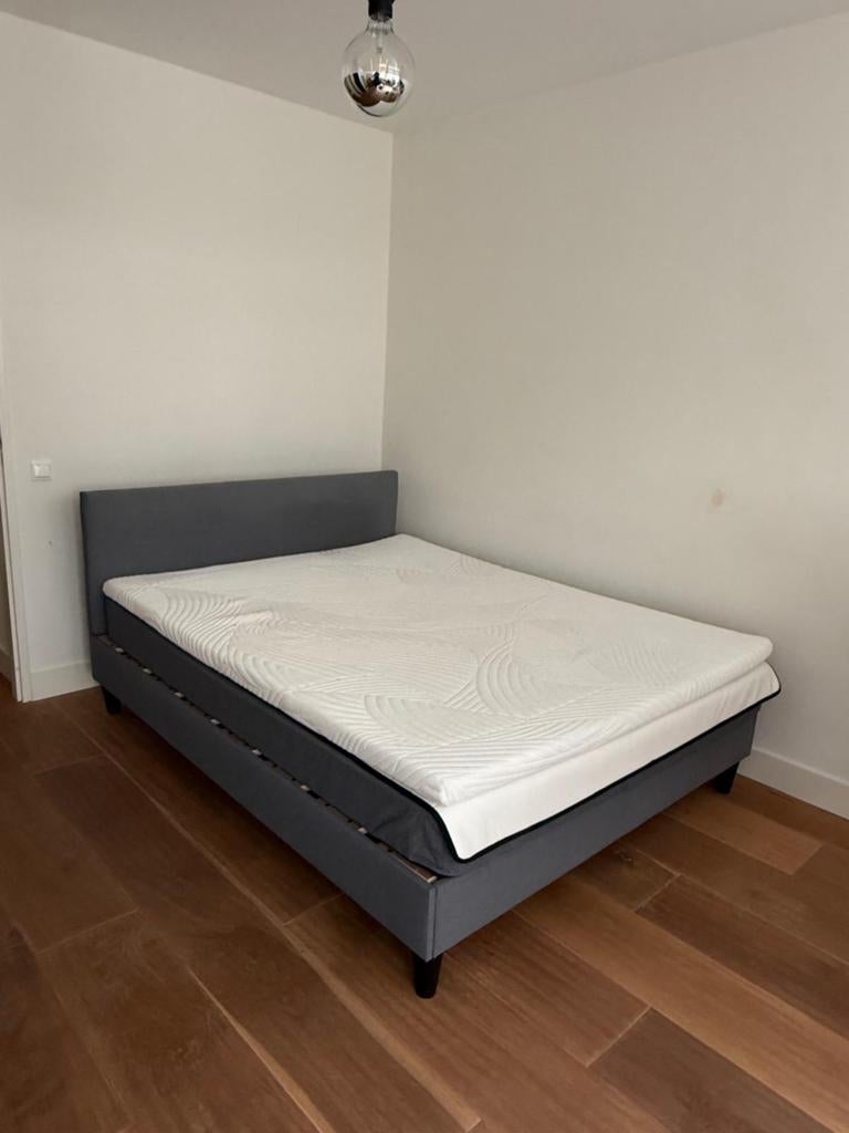 Bed with mattress and topper, Ophalen, Tweepersoons, Zo goed als nieuw, 160 cm