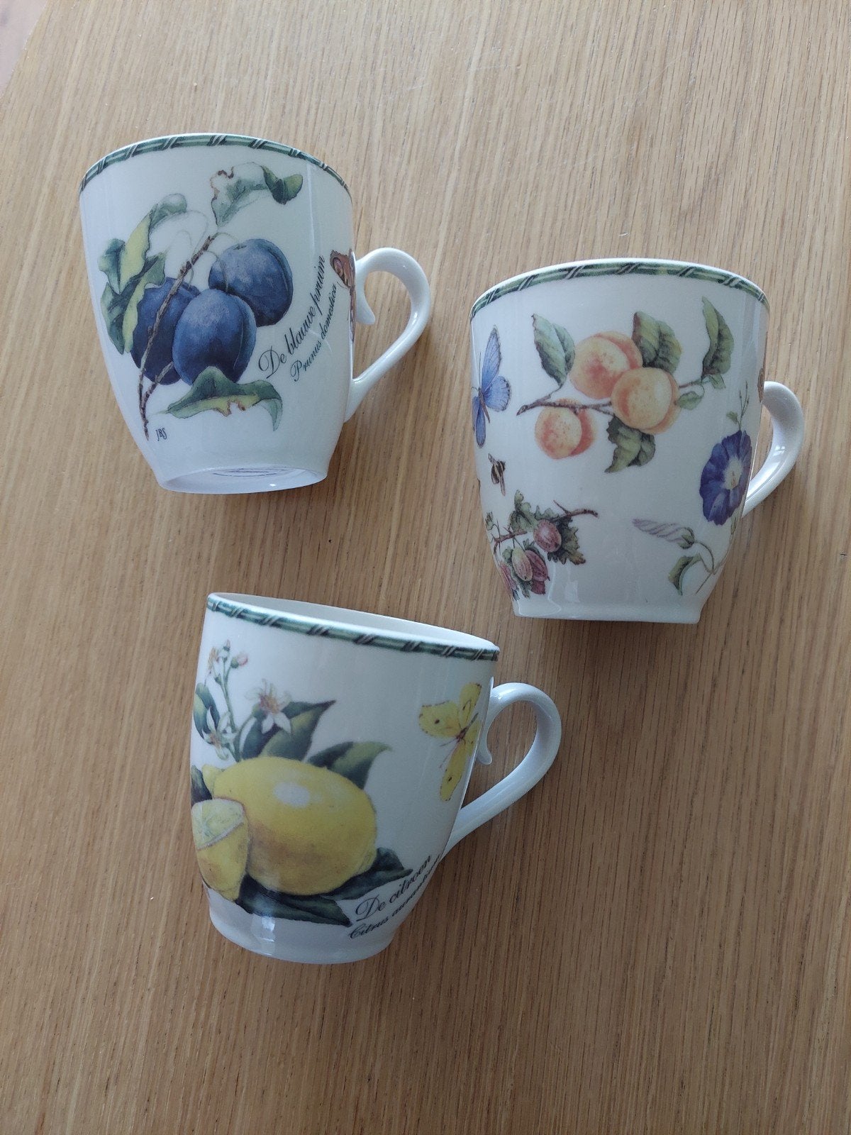 3x J&S Botanica Mokken - Fruit en Vlinders, Ophalen of Verzenden, Zo goed als nieuw, Overige stijlen, Kop(pen) en/of Schotel(s)