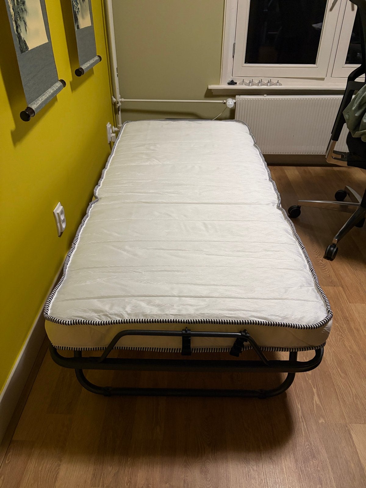 Inklapbed eenpersoons - Ideaal voor logees, Huis en Inrichting, Slaapkamer | Bedden, Ophalen, Eenpersoons, Zwart, 190 cm of minder
