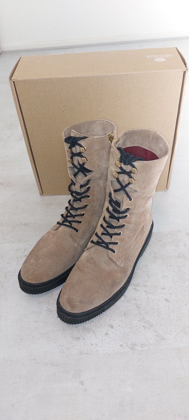 Fred de la Bretonière boots mt 40 beige/taupe suède + doos, Kleding | Dames, Fred de la Bretonière, Beige, Lage of Enkellaarzen