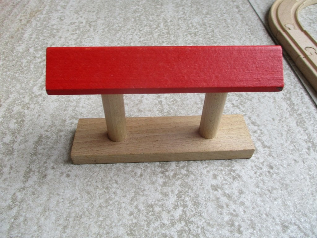 Houten treinbaan perron voor trein hout, Ophalen of Verzenden, Zo goed als nieuw, Duw- of Trekspeelgoed