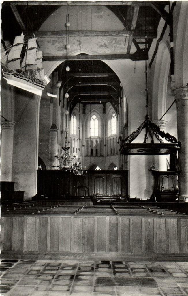 Brouwershaven - Interieur Herv. Kerk - ongelopen, Ophalen of Verzenden, 1960 tot 1980, Ongelopen, Zeeland