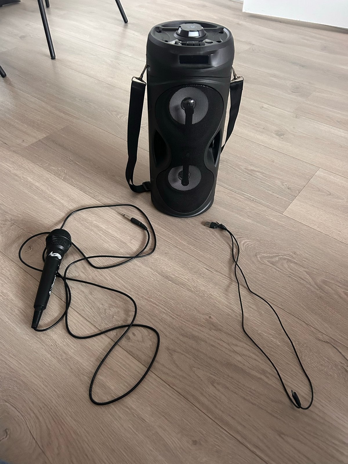 iDance Typhoon 101 Bluetooth Party Box met Microfoon, Ophalen of Verzenden, Zo goed als nieuw, Complete set