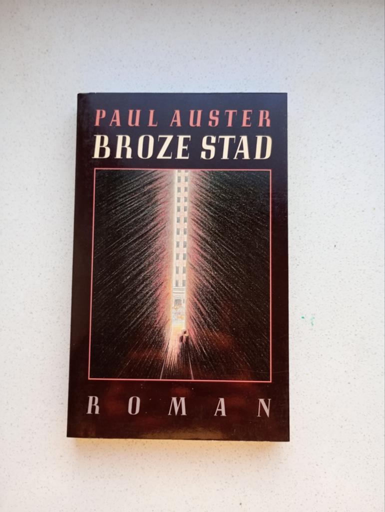 Broze Stad - Paul Auster, Ophalen of Verzenden, Gelezen