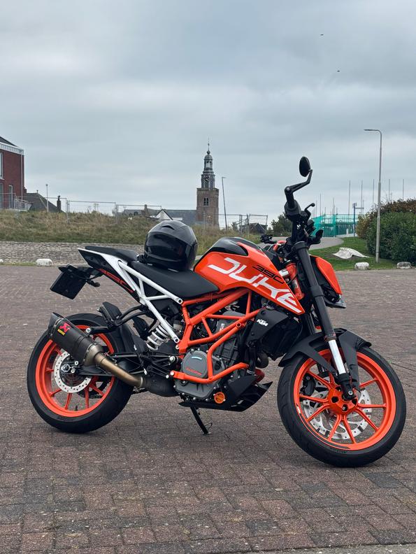 KTM Duke 390 - Sportieve Naked Bike met Akrapovic uitlaat, 390 cc, Sportuitlaat, Gebruikt, Particulier