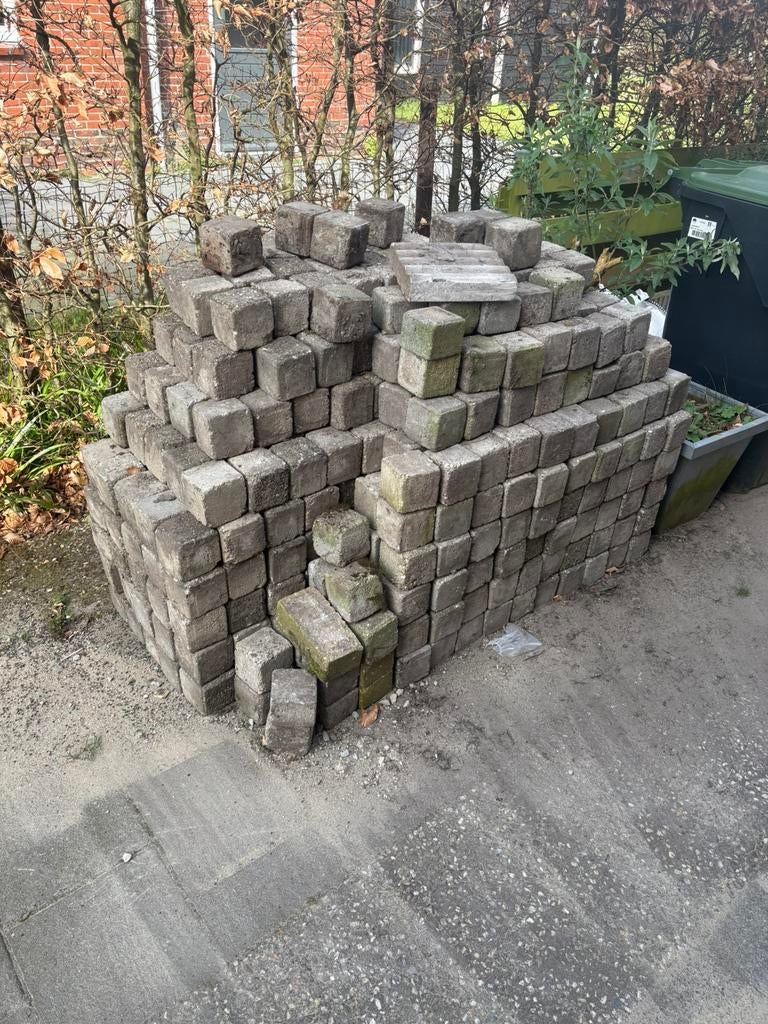 Gratis op te halen, Tuin en Terras, Tegels en Klinkers, Ophalen, Zo goed als nieuw, Beton, Klinkers