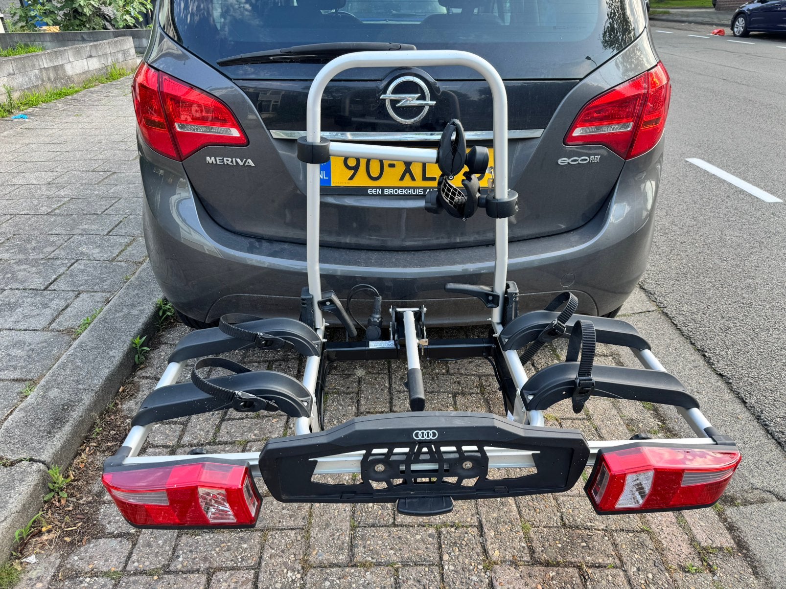 Uebler P22s fietsendrager 90 graden kantelbaar, Ophalen, Nieuw, Trekhaakdrager