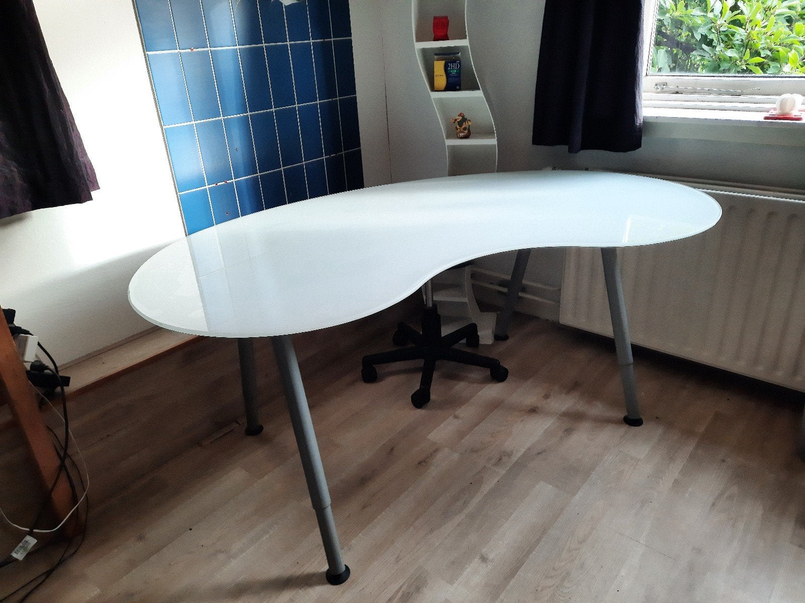 IKEA Galant Bureau - Wit Glas - Verstelbaar Onderstel, Huis en Inrichting, Ophalen, Overige typen, Gebruikt, In hoogte verstelbaar