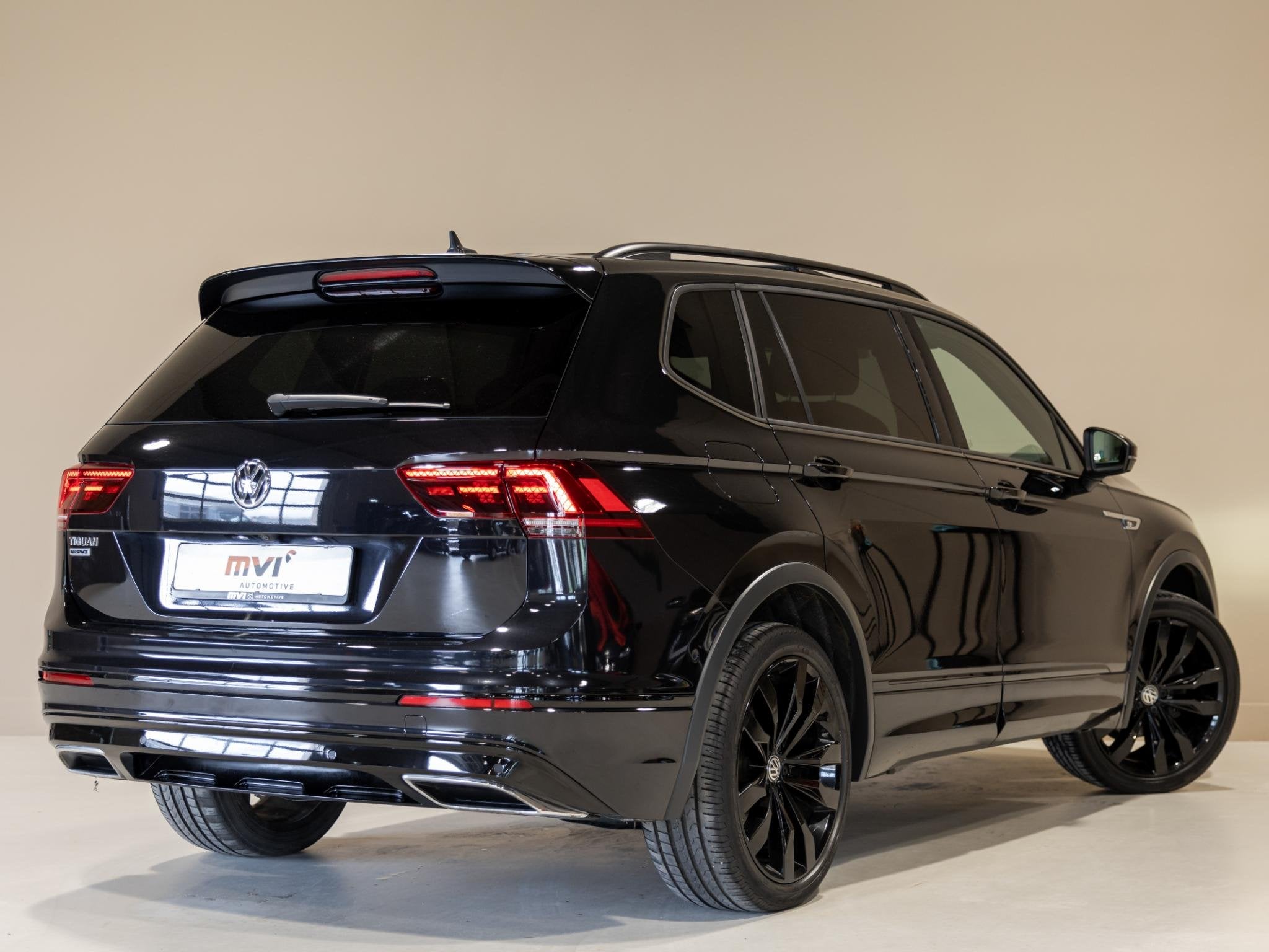 Volkswagen Tiguan Allspace 1.5 TSI 2x R-Line Blackstyle / 15, Automatische klimaatregeling, 1502 kg, Gebruikt, Zwart