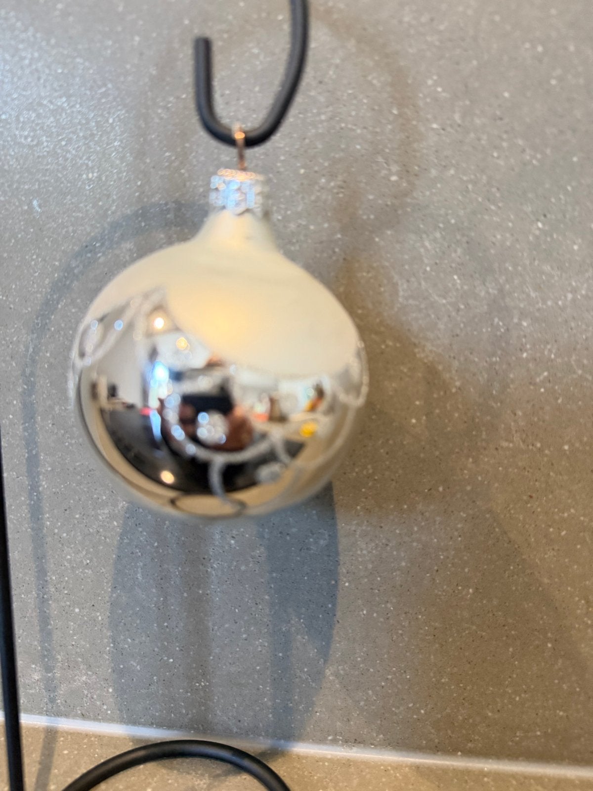 Lotje parelmoer/zilveren kerstballen, Ophalen