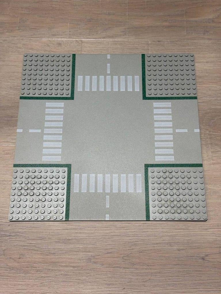 LEGO Road Baseplate 32x32 Crossroad Crosswalks 611p01, Lego, Ophalen of Verzenden, Grondplaat, City