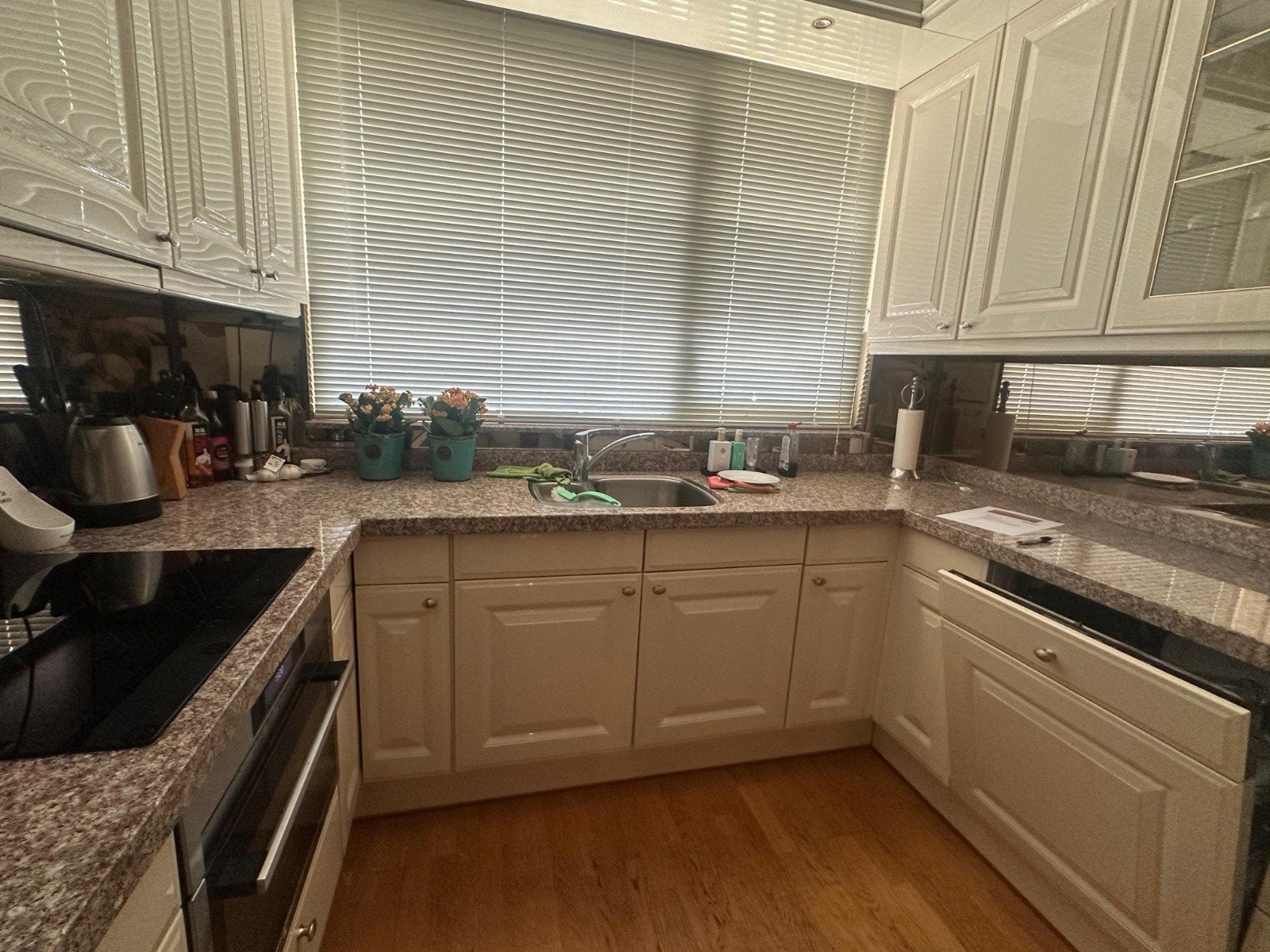 Complete landelijke keuken in crème, Huis en Inrichting, Gebruikt, Wit, Hoekkeuken, Graniet of Steen