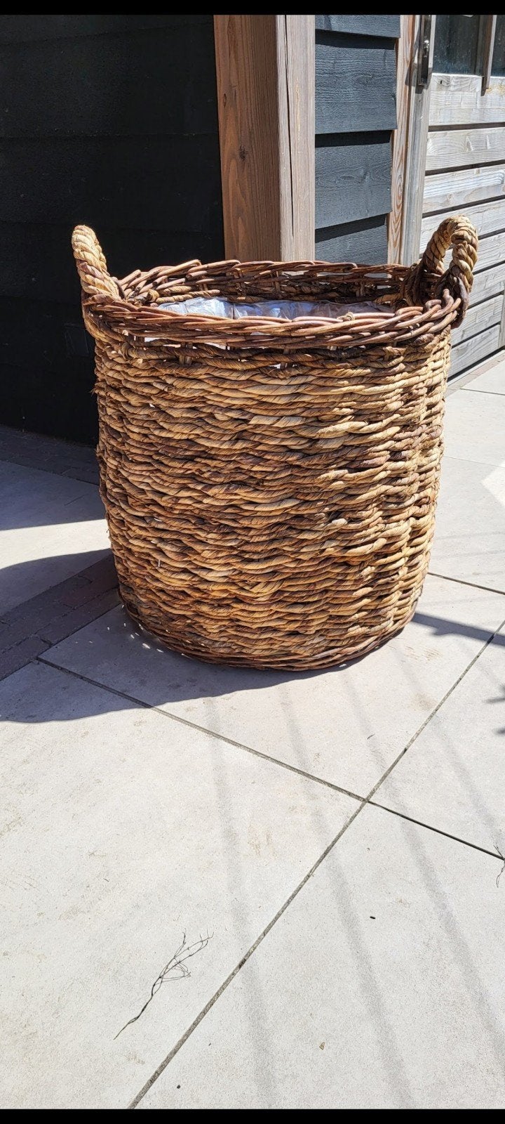 Grote rieten bloempot/plantenbak met handvatten, Ophalen, Overige materialen, Gebruikt, Minder dan 60 cm