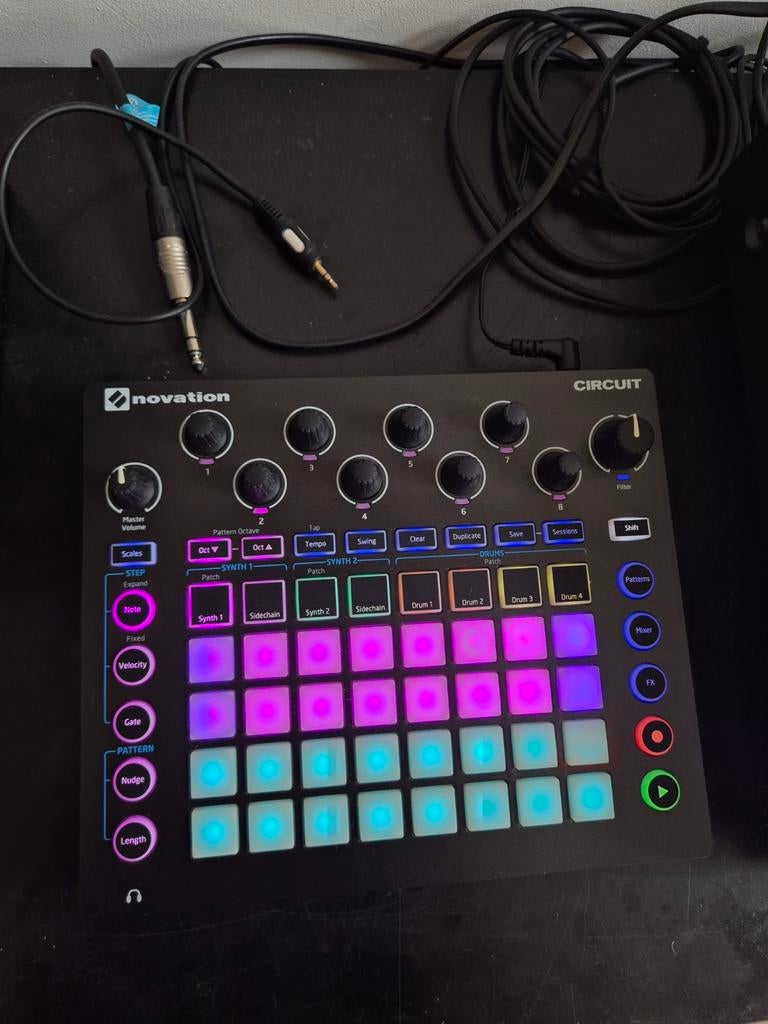 Novation Circuit Groovebox, Ophalen of Verzenden, Zo goed als nieuw, Overige aantallen, Novation