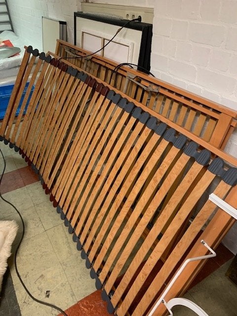 Houten jaren’30 stijl bedombouw +2 electrische lattenbodems, Ophalen, Gebruikt, 210 cm, Jaren 30 stijl