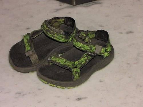 24-25 TEVA groen, Verzenden, Jongen of Meisje, Schoenen, Zo goed als nieuw