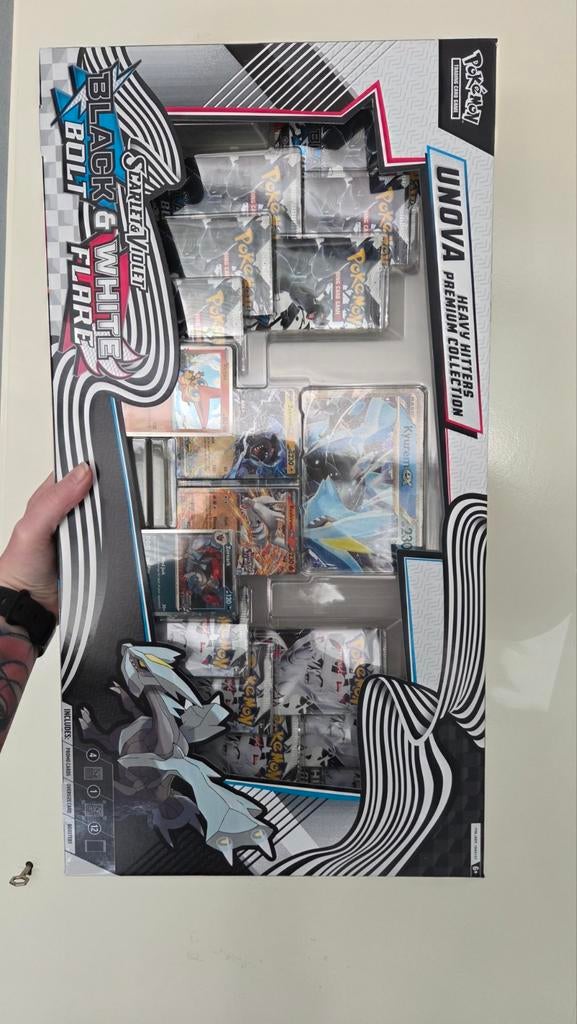 Pokémon TCG Unova Heavy Hitters Premium Collection, Ophalen of Verzenden, Nieuw, Boosterbox