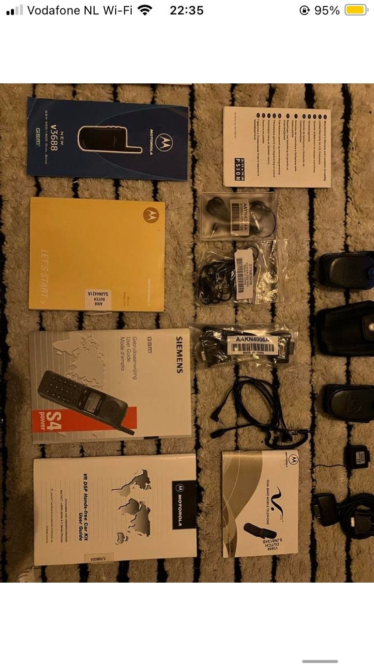 Partij oude mobiele telefoons met accessoires, Gebruikt, Overige modellen, Geen camera, Ophalen of Verzenden