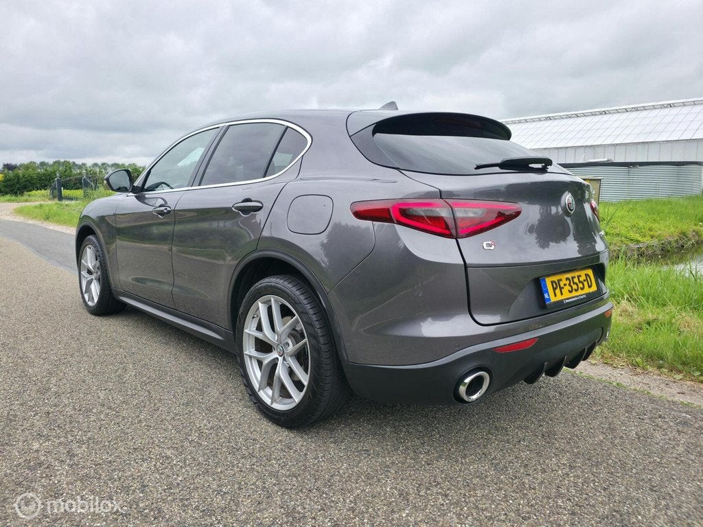 Alfa Romeo Stelvio 2.0 T 280pk / AWD / Leder / Camera / Navi, Auto's, Alfa Romeo, Automaat, Euro 6, 4 cilinders, Vierwielaandrijving