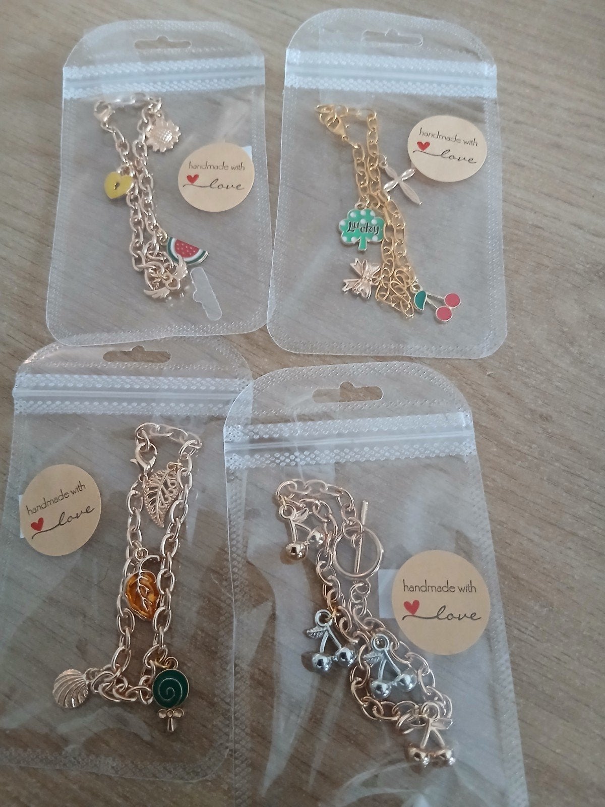 Handgemaakte bedelarmbandjes/armbandjes, Overige materialen, Nieuw, Ophalen of Verzenden, Met bedels of kralen