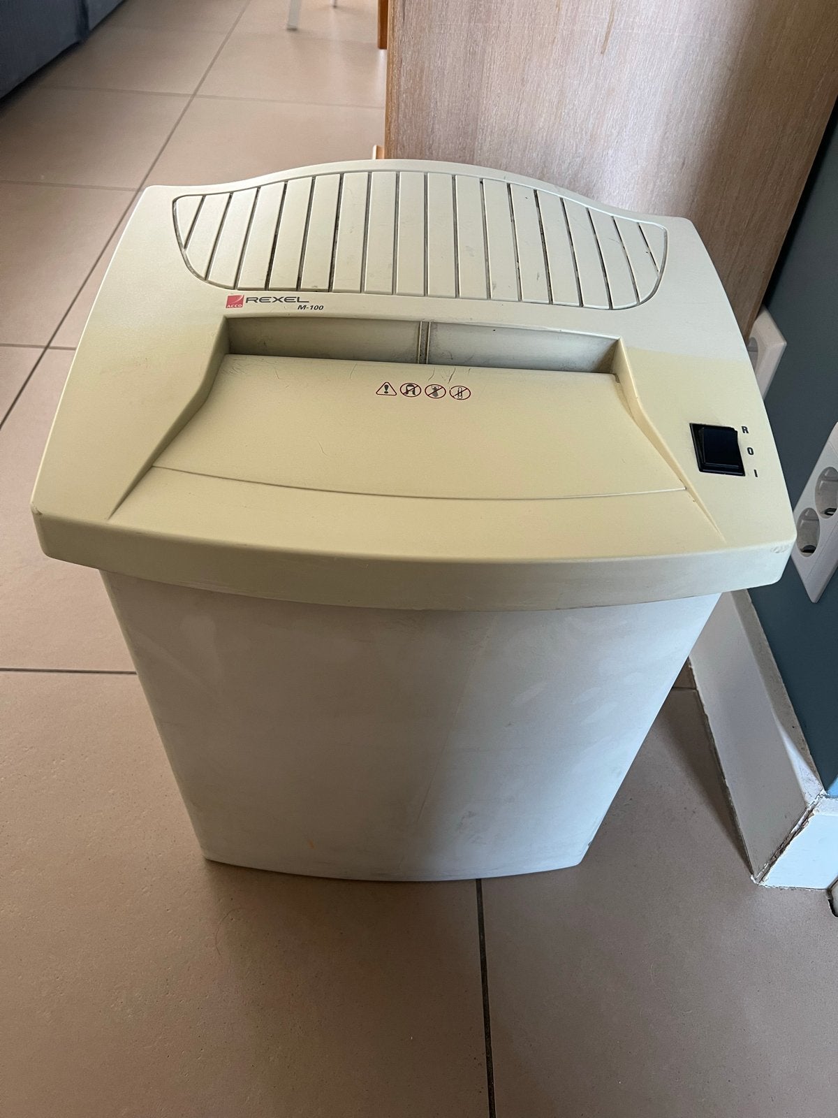 Rexel M-100 papierversnipperaar, Ophalen, Gebruikt