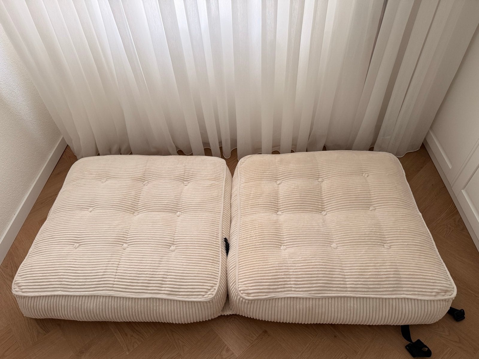 Comfortabele beige ribstof vloerbank/zitzak, Huis en Inrichting, Ophalen, Gebruikt, Eenpersoons, Minder dan 75 cm
