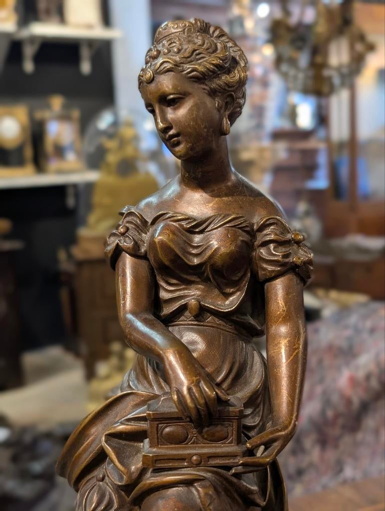 Antiek bronzen beeld. €220. 34 cm hoog, Ophalen